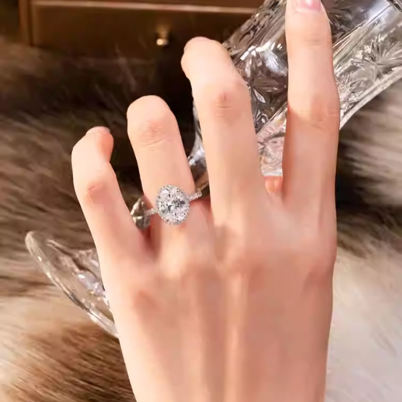 Women's 1/1.5/2 Carat Moissanite Ring, Luxurious Elegance
